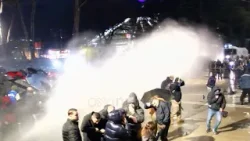 BILANCI I “LUFTËS” NË BULEVARD/ Qytetarë dhe 19 policë në spital, shoqërohen 20 protestues