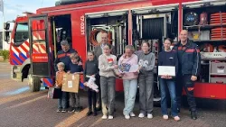Cadeaukaarten, bokstarget en rolschaatsen: winnaars kerstbomenactie bij kazerne